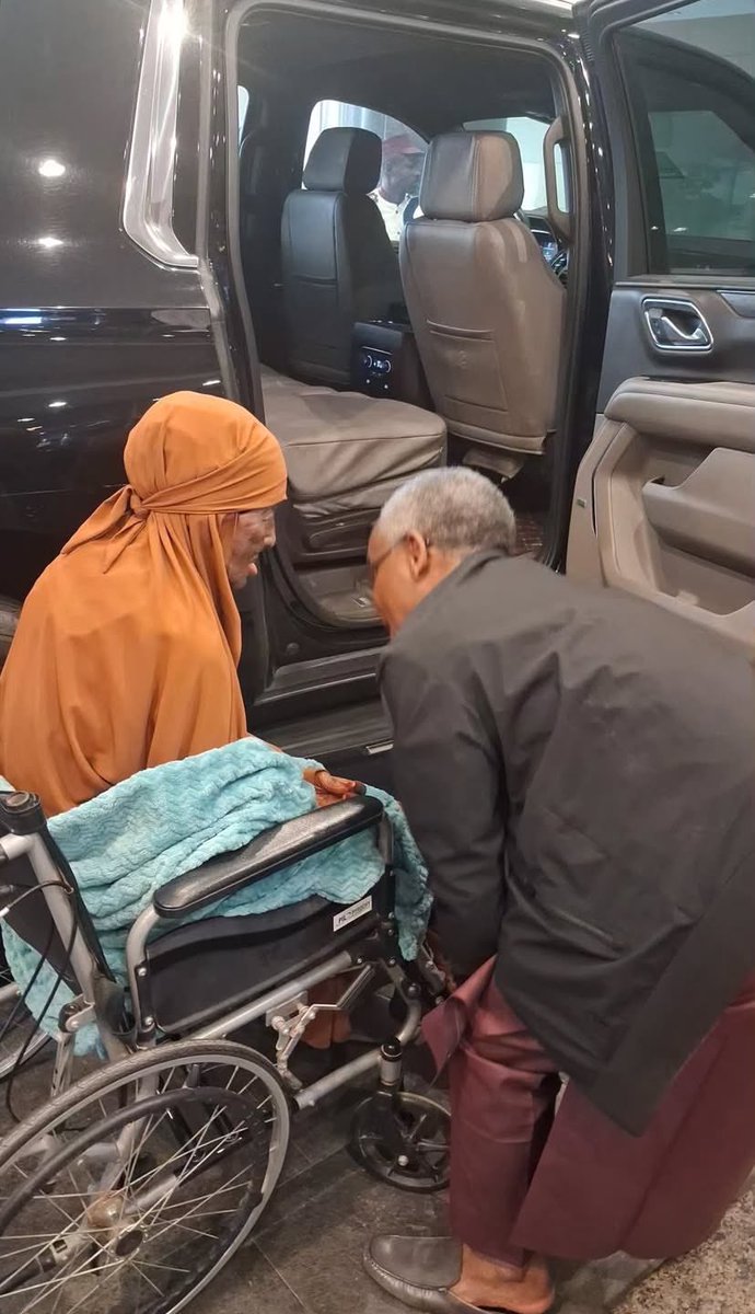 Ahmedumar___'s tweet photo. Some people walk with wealth. Some walk with power. Others walk with the prayers of their parents and that blessing never fails. That grace follows Malam Nasir @elrufai. May Allah reward him with mercy and elevation, just as he honoured and cared for his parents. 🤲🏽✨ https://t.co/svw8o682H8