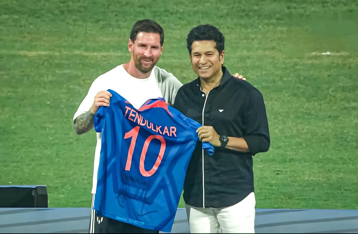 memelord_jpeg's tweet photo. A Picture for the Ages 🐐x🐐
#LionelMessi https://t.co/cXuxRUTmK9