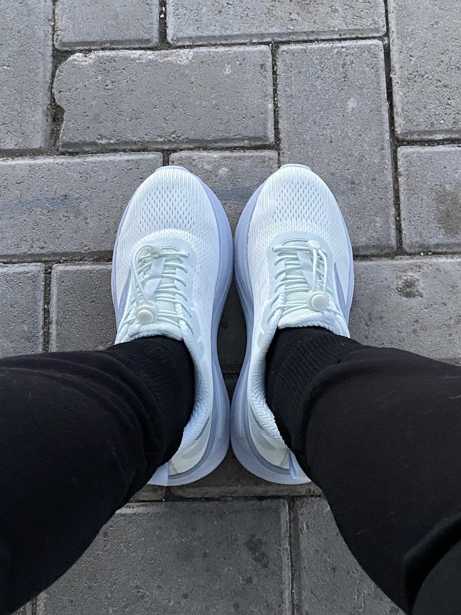 lilddimples's tweet photo. MY NEWEST PURCHASE🤩🏃🏻‍♀️

aku lg rutin jalan minimal 45 menit setiap hari, senin-jum’at after office. akhirnya kemarin ngulik2 walking shoes, terus naksir sama si Ardiles Drive 2.0 ini karna warna nya cantik banget😍 aku beli di harga 400 an, worth it bangeett😭🫰🏻 https://t.co/lkw2OCjPcd