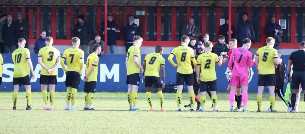 Tought one to take it in yesterday gamebut as the team we must learned from our mistakes and improve in the next few games to make sure we don’t keep repeating the same mistake again 💪Thanks the fans for the support we will back in the winning onTuesday nighthome🙏UpThePikes⚫️🟡