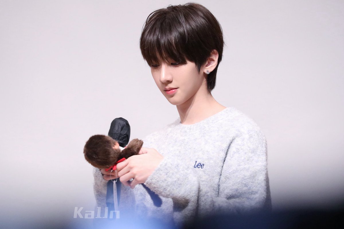 realmmo_'s tweet photo. 와잠만………..왔다왔어고딩느낌왔다… https://t.co/tudK11J1lU