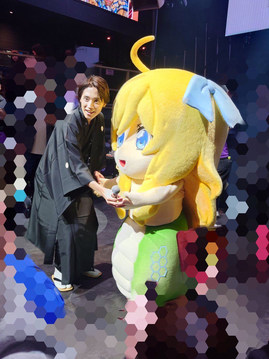 邪神ちゃんの第一発見者です！w フロアの後ろから何も言わずにのそのそ