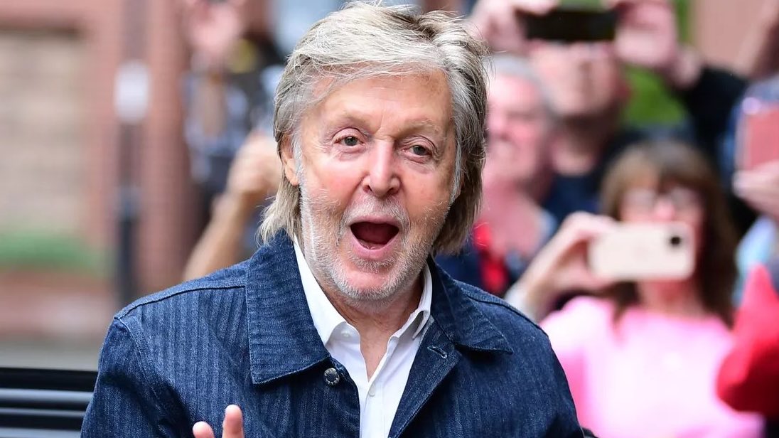 FakeShowbizNews's tweet image. Sir Paul McCartney admits he’s suffered a “major willpower malfunction” with regards to his advent calendar.

“It was the chocolate’s fault for being too yummy,” he told the Liverpool Echo