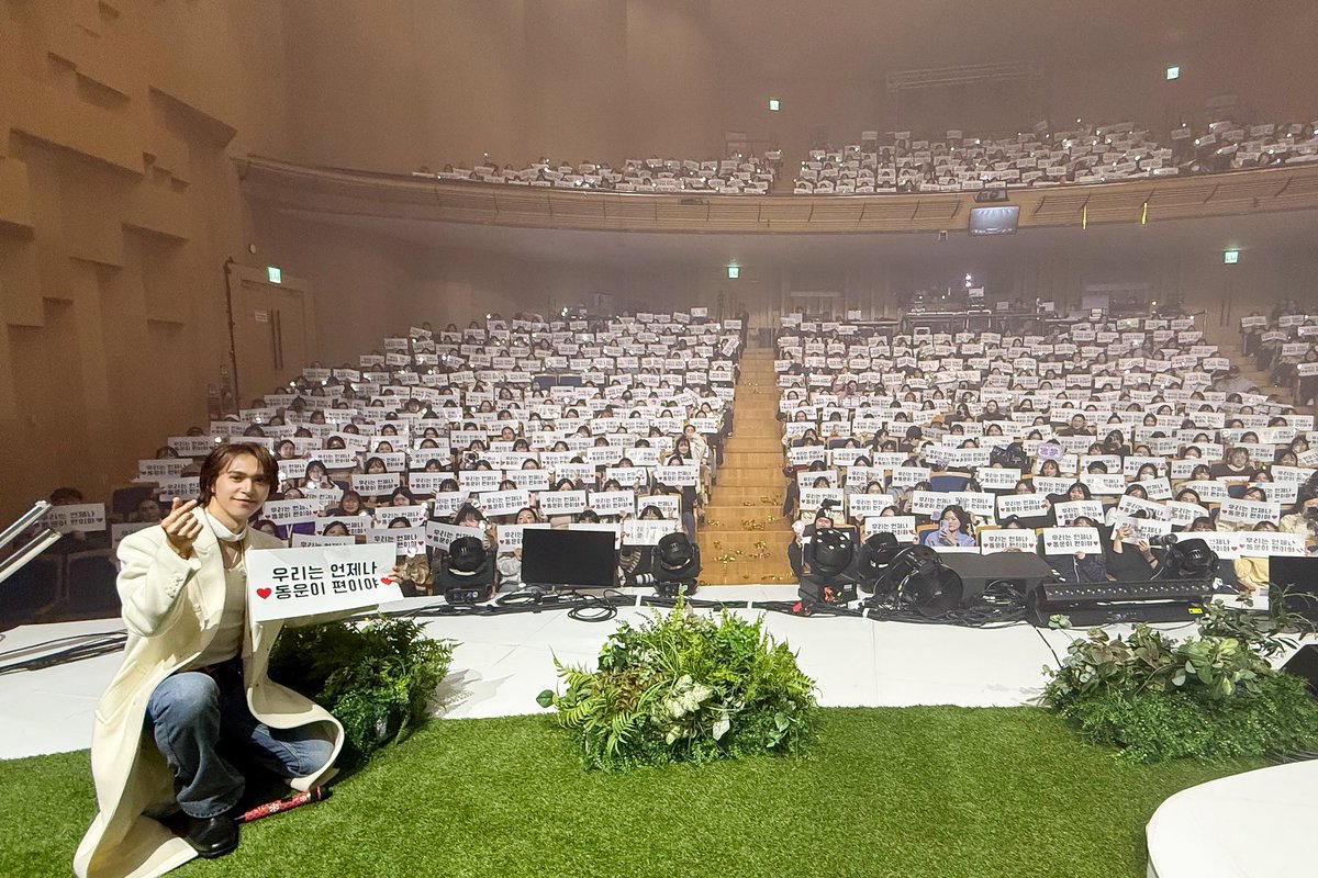 Highlight_AUent's tweet photo. [📸] SON DONGWOON LIVE 2025 [Ever+]​​

노래로 기록될 순간들 속에 함께 기억될 우리들의 오늘!
양일간 함께해주신 여러분, 그리고 아쉽게 현장에는 함께하지 못했지만
마음으로 곁에 있어 준 모든 뷰티 & 라이트 여러분, 고맙습니다.

우리가 함께 울고 웃는 모든 날들이 앞으로도 하나하나 아름다운 음표로 기록되어 오래도록 잊혀지지 않는 노래가 되길 오늘도 간절히 바랍니다:)

좋은 시간과 행복한 순간을 선물해 주셔서, 언제나 든든한 동운이의 편이 되어 주셔서 고맙습니다💡🌹🩶

모두에게 따뜻한 겨울이 되었기를 바라며, 오늘도 편안한 밤 보내세요💜

#하이라이트 #HIGHLIGHT
#비스트 #BEAST
#손동운 #SONDONGWOON
#에버플러스 #Ever+