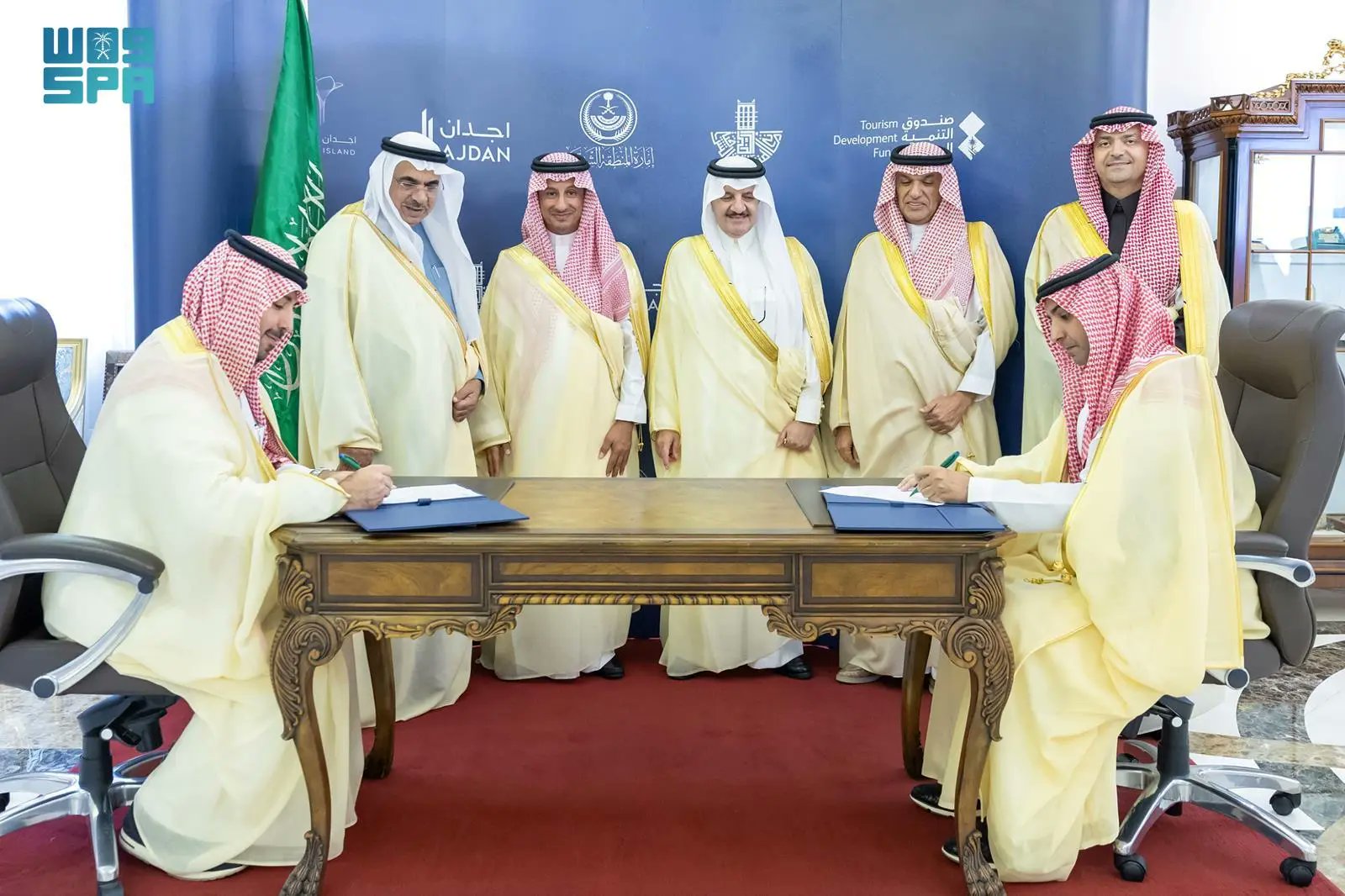 البلاد | صندوق التنمية السياحي أمير المنطقة الشرقية يرعى توقيع اتفاقية مشروع تطوير أجدان آيلاند السياحي. صحيفة البلاد | إمارة المنطقة الشرقية | أمانة المنطقة الشرقية | 