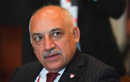 Dursun Özbek ve dolayısıyla Galatasaray kulübü Mehmet Büyükekşi'nin istifasını istemişlerdi.
Sonra Ali Koç,Mehmet Büyükekşi'nin görevi bırakması için imza kampanyası yaptı.
Bir çok kulüp bu kampanyaya imza verdi.
Mehmet Büyükekşi'nin istifasını istediği halde,kampanyaya imza