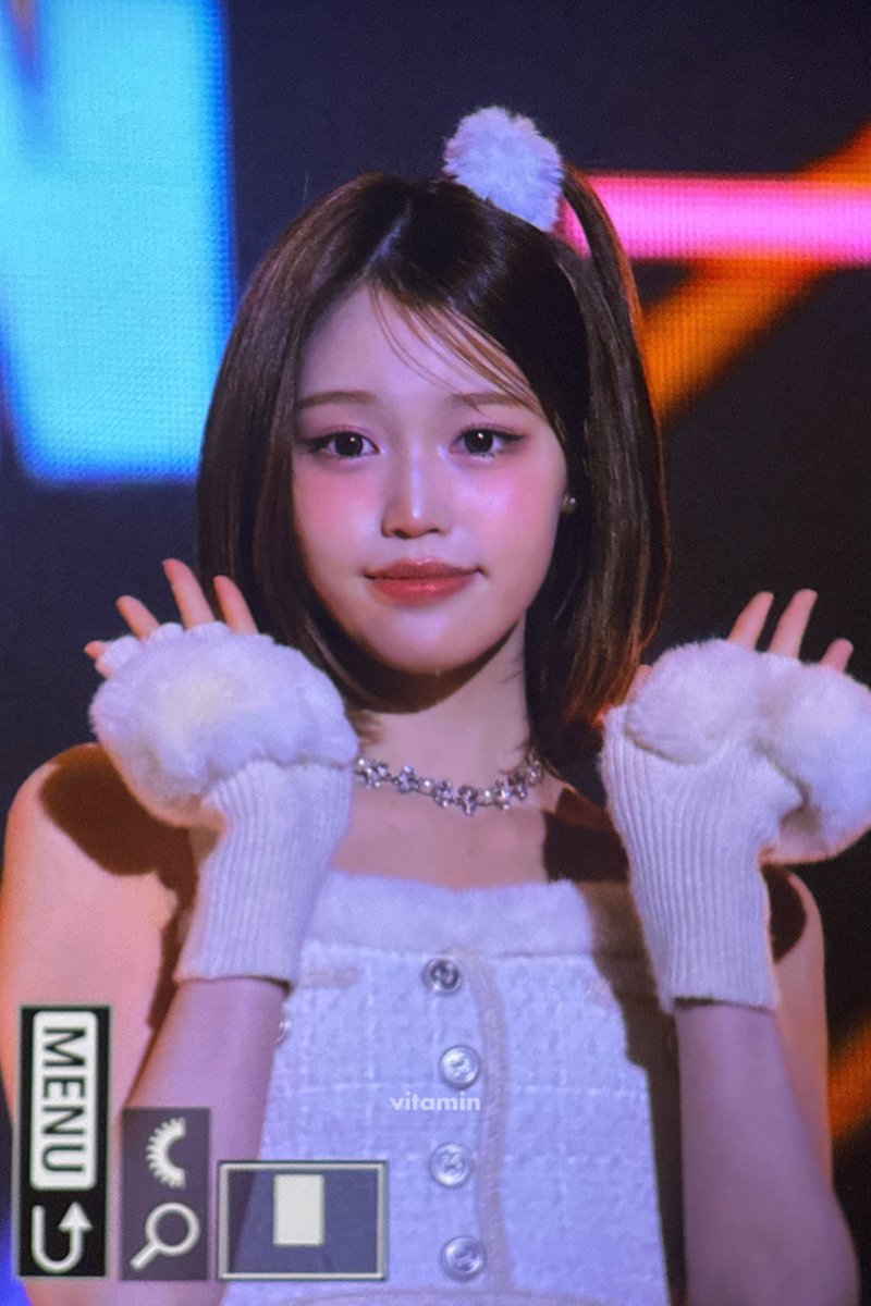 251214 행복 뿌리고 다니는 눈요정삐…❄️
#JEONGSAEBI #정세비 #izna #이즈나