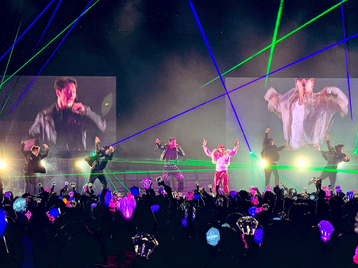 チャンミン(2AM)のコンサートとチャンソン(2PM)のツアーファイナル最高な時間でした^_^
作詞作曲した「甘く切なく強く」は、Jun. Kくんと初披露👏 「Into the fire」AK-69&amp;チャンミンのステージも見応えがありました^_^
ハプニングはびっくり💦
着替えたジャケ僕のです😳
スタイリストが間違えたと🤣