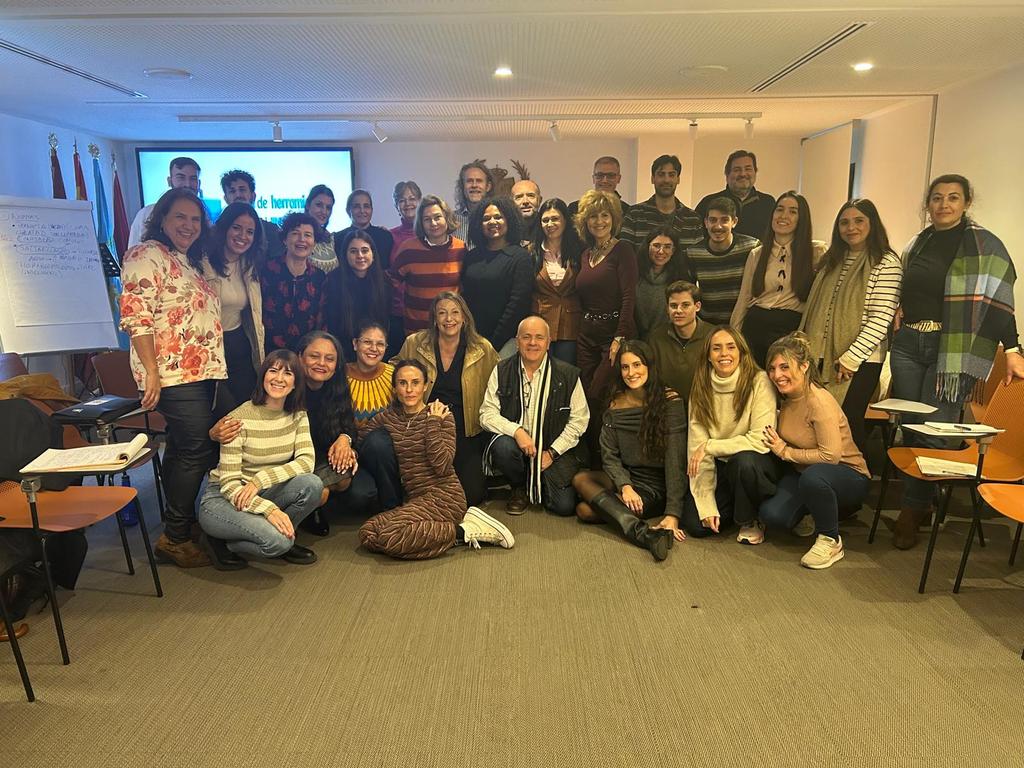 Murcia, 14 de diciembre de 2025 – El Ilustre Colegio de Procuradores de Murcia, en colaboración con la Escuela de Práctica Jurídica de la Universidad de Murcia, celebró ayer la clausura de la cuarta edición del Curso de Mediación. Enhorabuena a todos!!