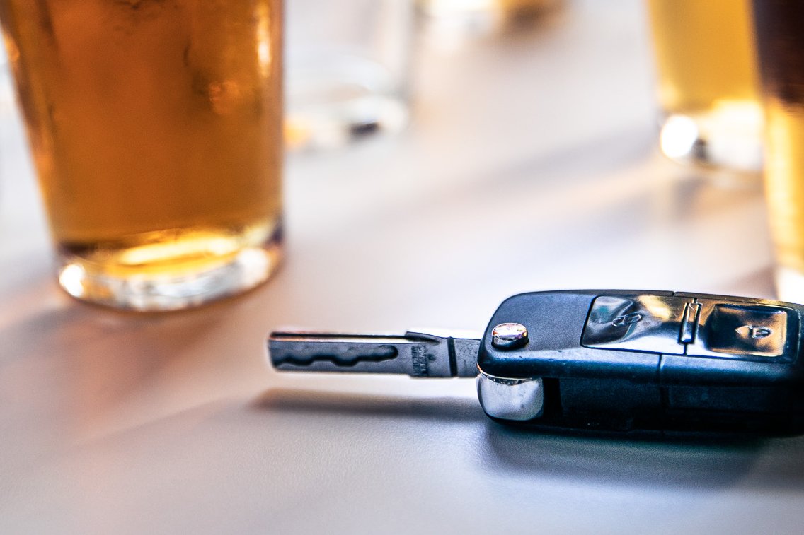 transit's tweet photo. ❌ Una copa i prou.
❌ Jo controlo.
❌ Vaig aquí a prop.
✋ Combinar alcohol i conducció pot comportar danys irreparables.
👮♂️ Fins al 21 de desembre, coordinem una campanya intensiva de controls de drogoalcoholèmia.
⚠ A la carretera, no te la juguis!
#SCT #CapRisc https://t.co/x5bdbJ2jne