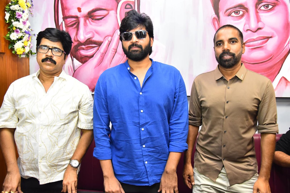 theBuzZBasket's tweet photo. Hero @sreevishnuoffl inaugurates #ShuddhVilas Restaurant, promising a pure and traditional dining experience for food lovers
#Shashikanth #Sriram #Rajeev #Rajsekar #Hussain #VenkatMarthand @shuddhvilas
#ShuddhVilasRestaurant #SreeVishnu @PROSaiSatish https://t.co/IJsosrkFfN
