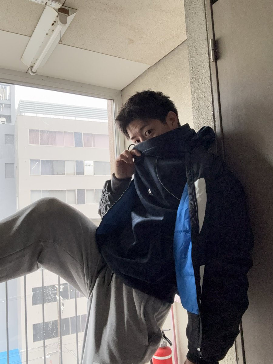 zinzin_dramatic's tweet image. 全身アディダス人間
確認したらパンツまでadidasだった
スポーツブランド好きやねん