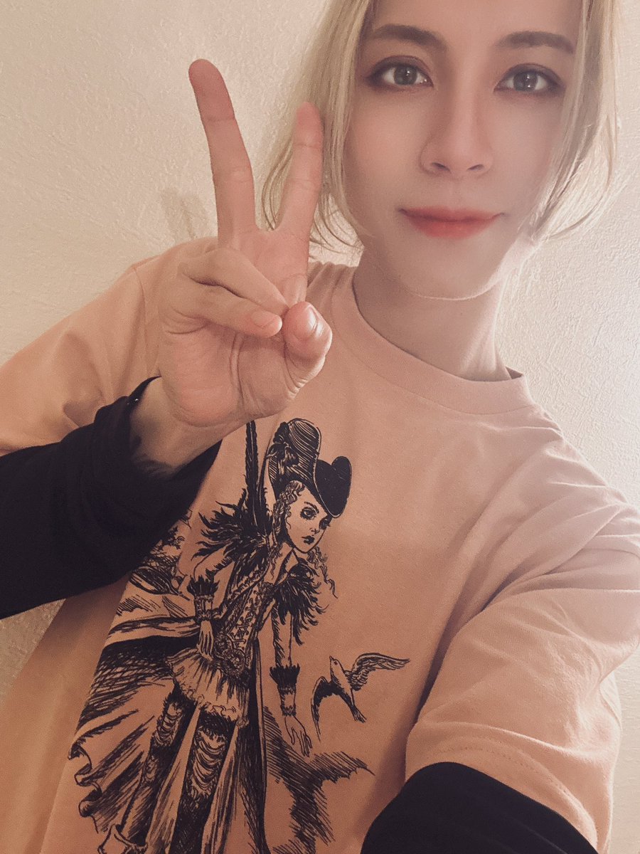 イラストレーター妖さんとPrincessDoll綾さんと一緒にToshiさんのイベントにお伺いさせて頂きました！
TEAM ZOESTYLES！！！！！！

ノベルティーのクセ強すぎて、始めて人様のグッズにモザイク処理を施しました。笑

新しいTシャツもGETできて大満足です。