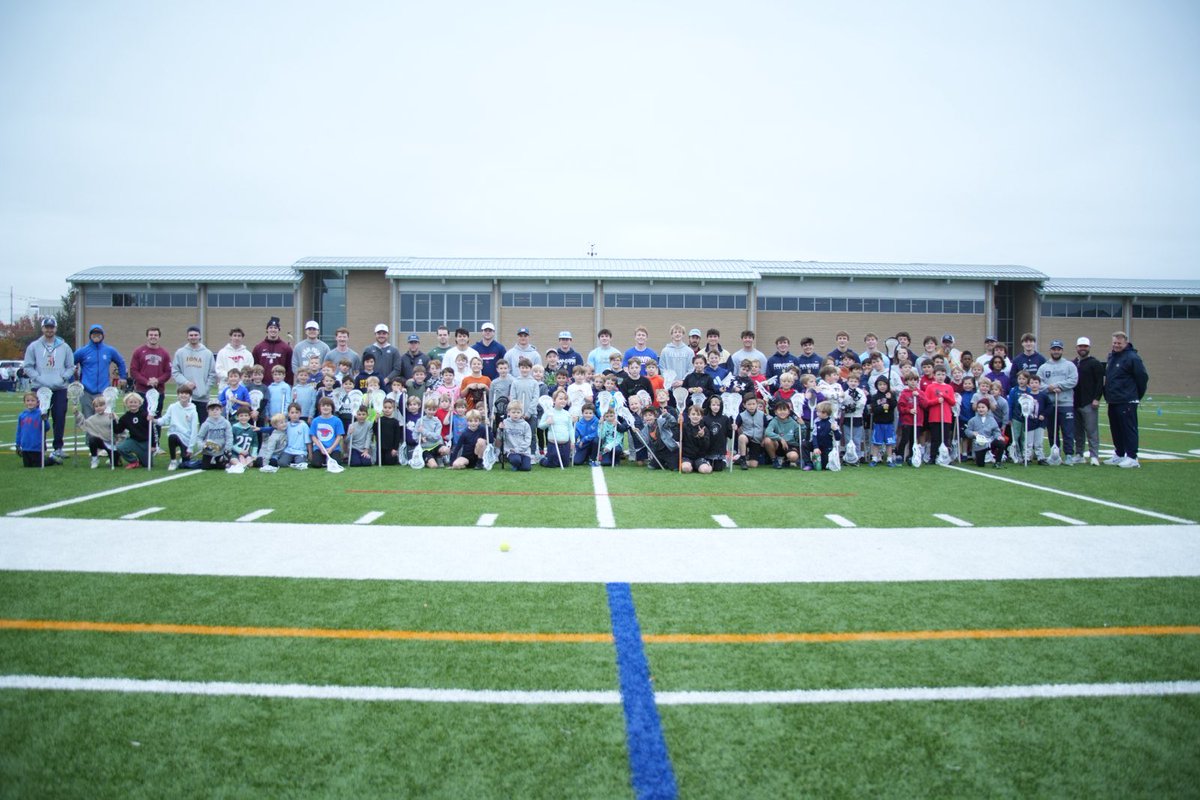What a day! 🥍
We hosted 110 beginner players at our free clinic with 30+ coaches running stations and drills using tennis balls and loaner sticks. A huge THANK YOU to our Deuces alumni, Jesuit coaches, and Jesuit players for sharing their time and talent #growthegame