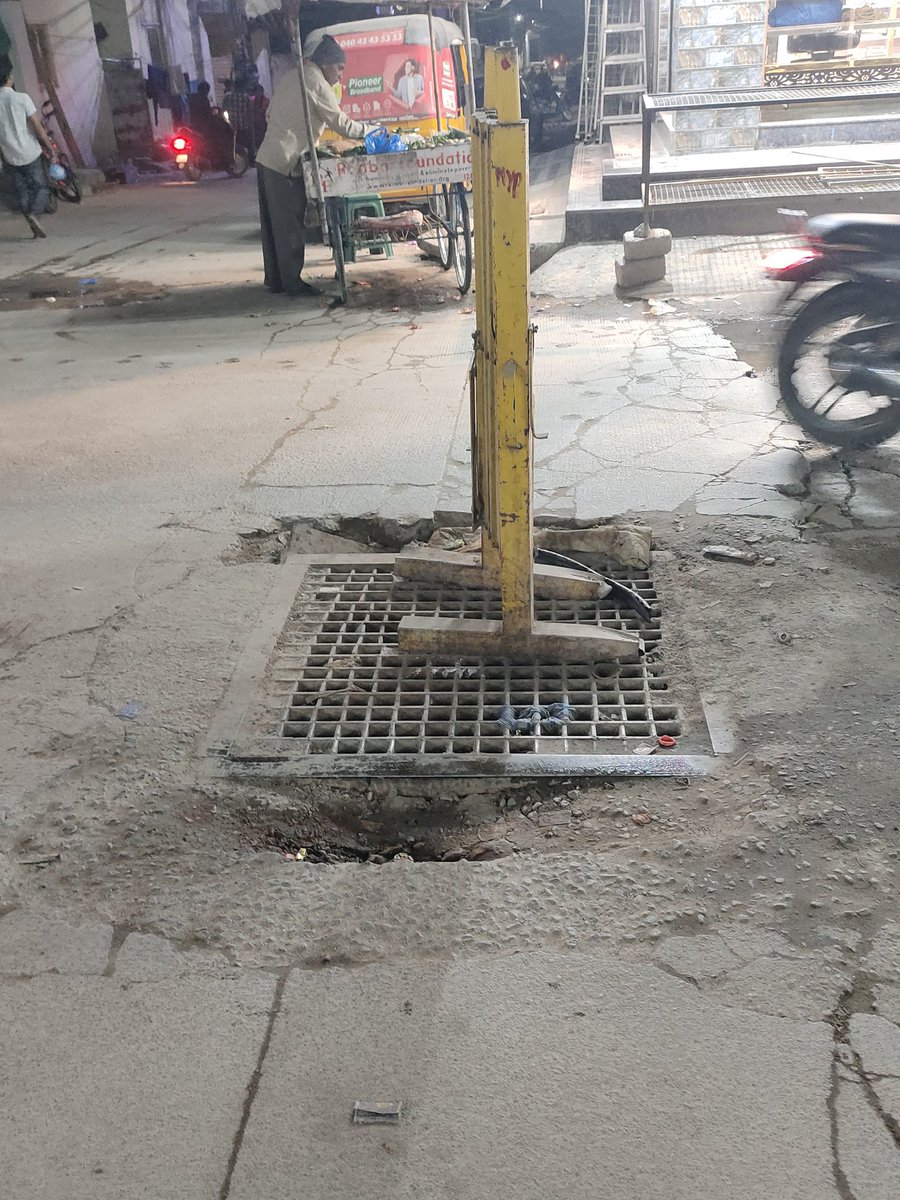newhafeezpet's tweet photo. Good evening sir and madam 
New hafeezpet Aditya Nagar Street number 6 running road men open Nala damage actually one month is complete to repair this again we are facing same problem nobody can responsing and work is very waste @GHMCOnline @CommissionrGHMC @gadwalvijayainc https://t.co/3BdJD62uiT