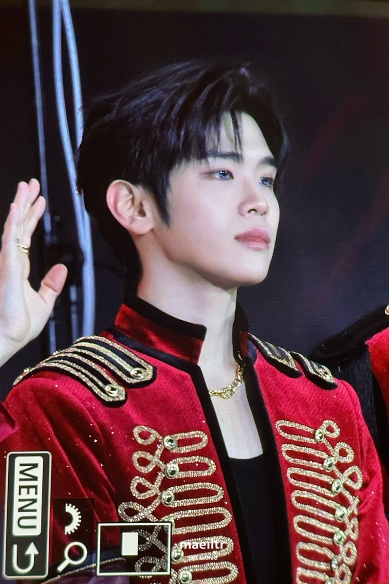 maeiltr's tweet image. 251214 빨간색이 잘 어울림
 #KIMTAERAE #김태래  
#ZEROBASEONE #ZB1 #제로베이스원