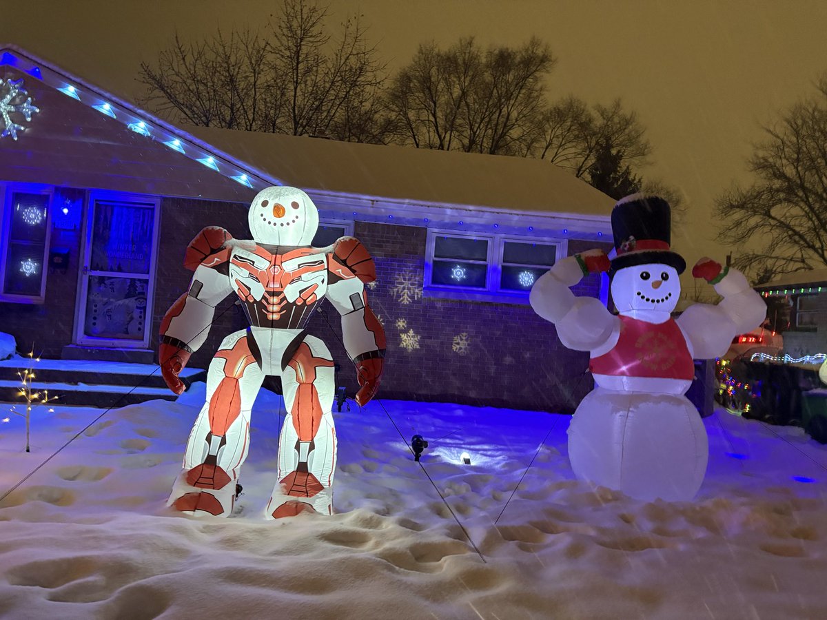 Snowmen are getting stronger these days! ⛄️