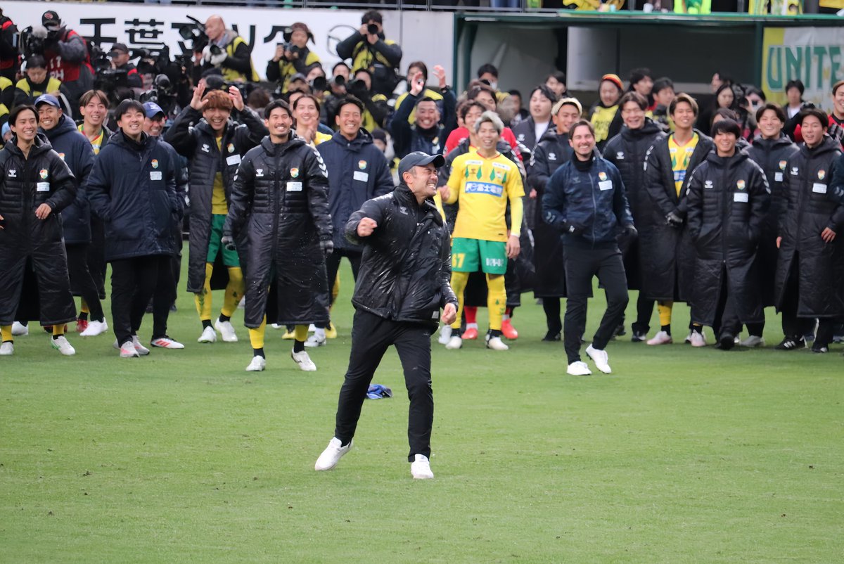 念願のYoshiのジェフ三唱
見守る仲間たちもご覧ください
初めて自分が撮った写真で泣きました
#jefunited