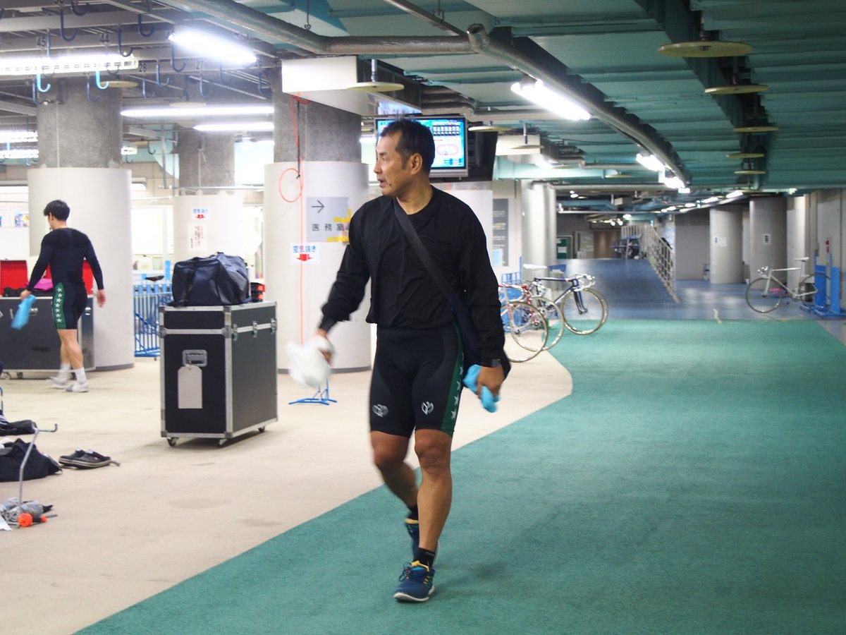 akakei_keirin's tweet photo. #小倉競輪　７レースは高谷雅彦選手が別線を封じた。 「やべーなぁ(笑)。やっちまったなぁ。（勝てて）良かった」 #keirin https://t.co/IpDg4lGeCI