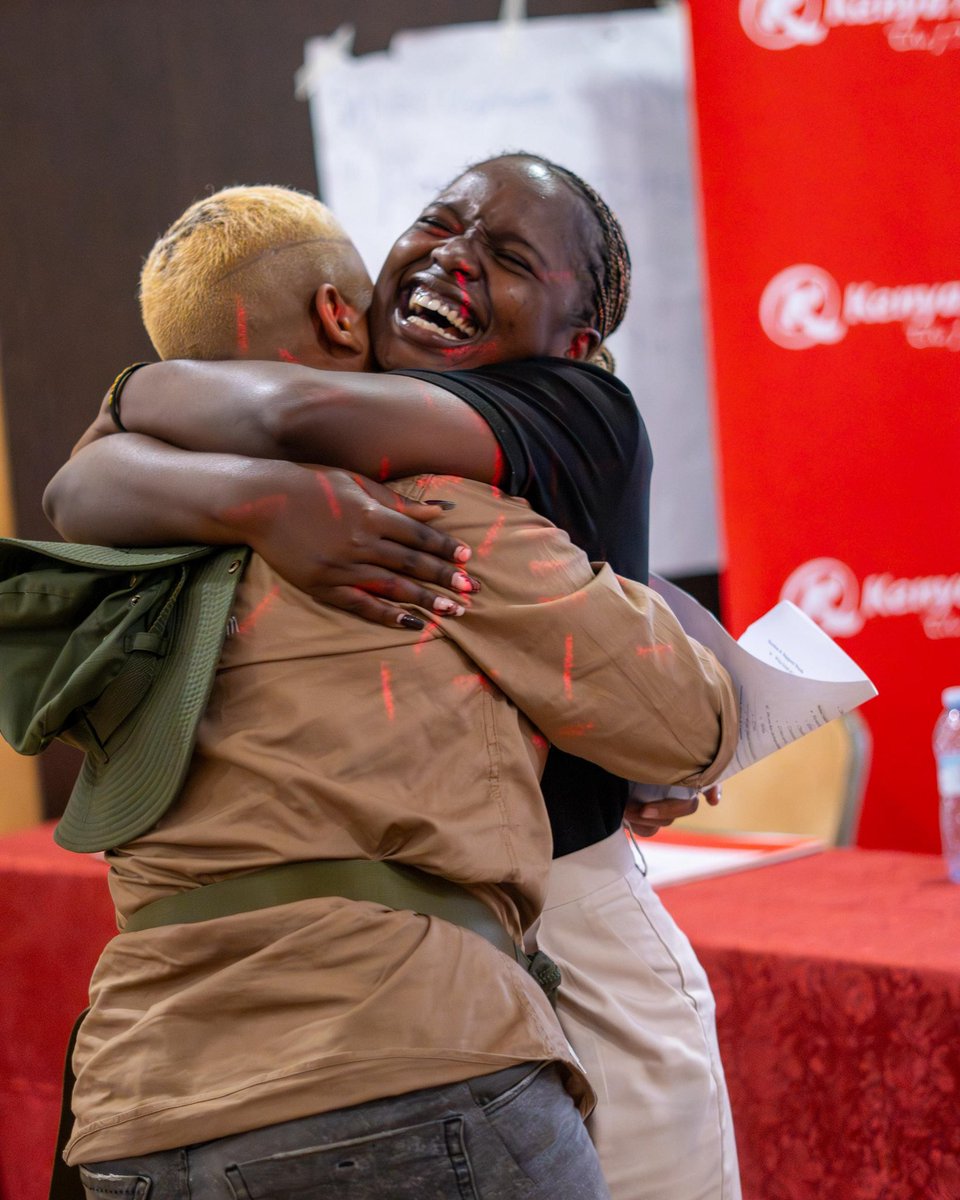 OlivielOfficial's tweet image. CEO @TourismBoardUg always moves with prizes in hand

Female guide Maggie won herself a gorilla permit as she correctly answered @JulzKagwa ‘s question abt how many primate species we have in Uganda. 

This as @auwott undertook the “Adventure her program to skill women in tourism