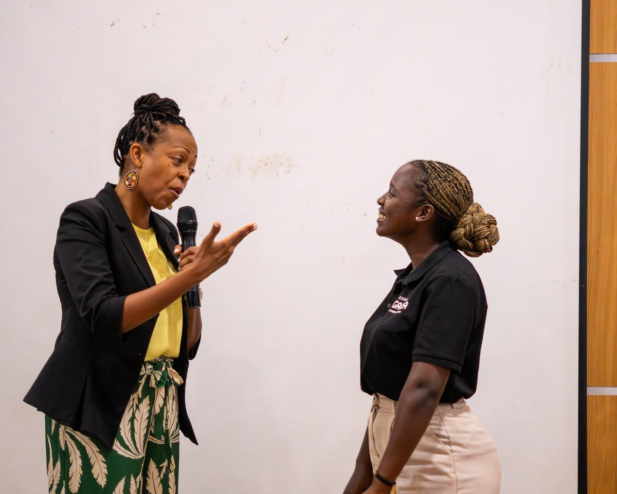 OlivielOfficial's tweet image. CEO @TourismBoardUg always moves with prizes in hand

Female guide Maggie won herself a gorilla permit as she correctly answered @JulzKagwa ‘s question abt how many primate species we have in Uganda. 

This as @auwott undertook the “Adventure her program to skill women in tourism