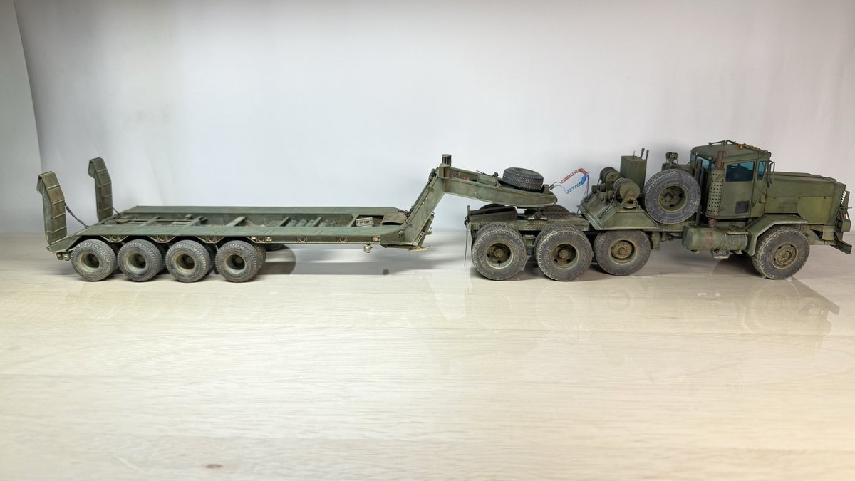 f50cimabe5's tweet photo. 1/35MENG M911C-HET&amp;M747Semi-Trailer
モチベーション低下でずっと放置してましたがやっと完成です！
ボイジャーのエッチングと別売のエンジンキットを組込み、ホース類も出来る限り再現してみました。
トレーラー特有の重厚感が表現出来て満足です。 https://t.co/ioiNXyckT3