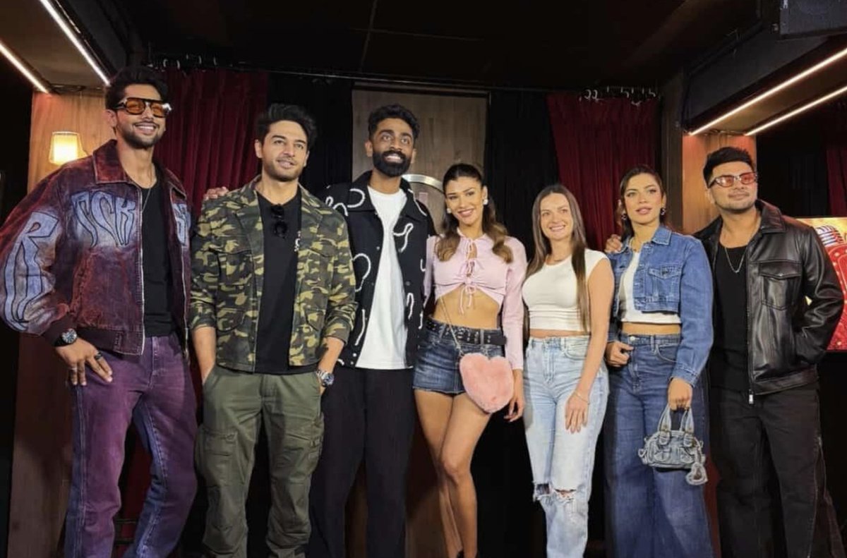 Awww...they all attended Pranit's show.

#GauravKhanna