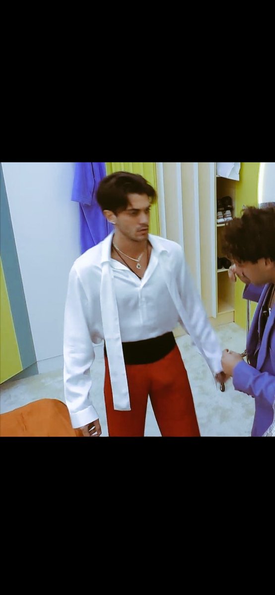 Nancydrs__28's tweet photo. “indirettamente avete detto che lo ha piccolo”
RISPOSTA: 
#jonita #rashmer #GrandeFratello https://t.co/OGGpSGANqb