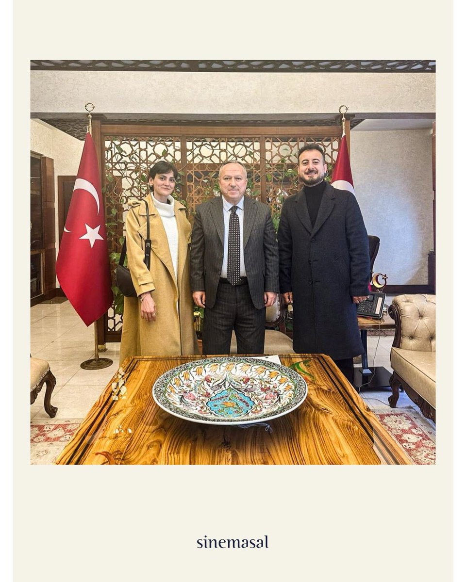 Nevşehir Valiliği Ziyareti

Nevşehir Valimiz Sn. Ali FİDAN’ı makamında ziyaret ettik.

Ziyaretimiz kapsamında Sayın Valimize, Sinemasal IMPACT of ART sloganı ve peki ya şimdi? çağrısı ile 2026 yılında organize edilecek olan Kapadokya Bienali, Düş Yolcuları ve Anadolu Film