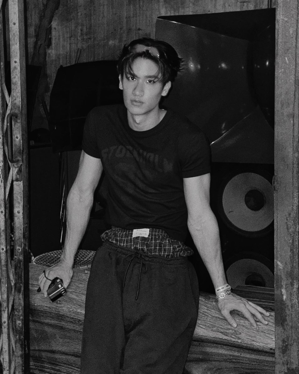 Tawan_V's tweet photo. 🖤🩷 https://t.co/f1GOlwfS6P