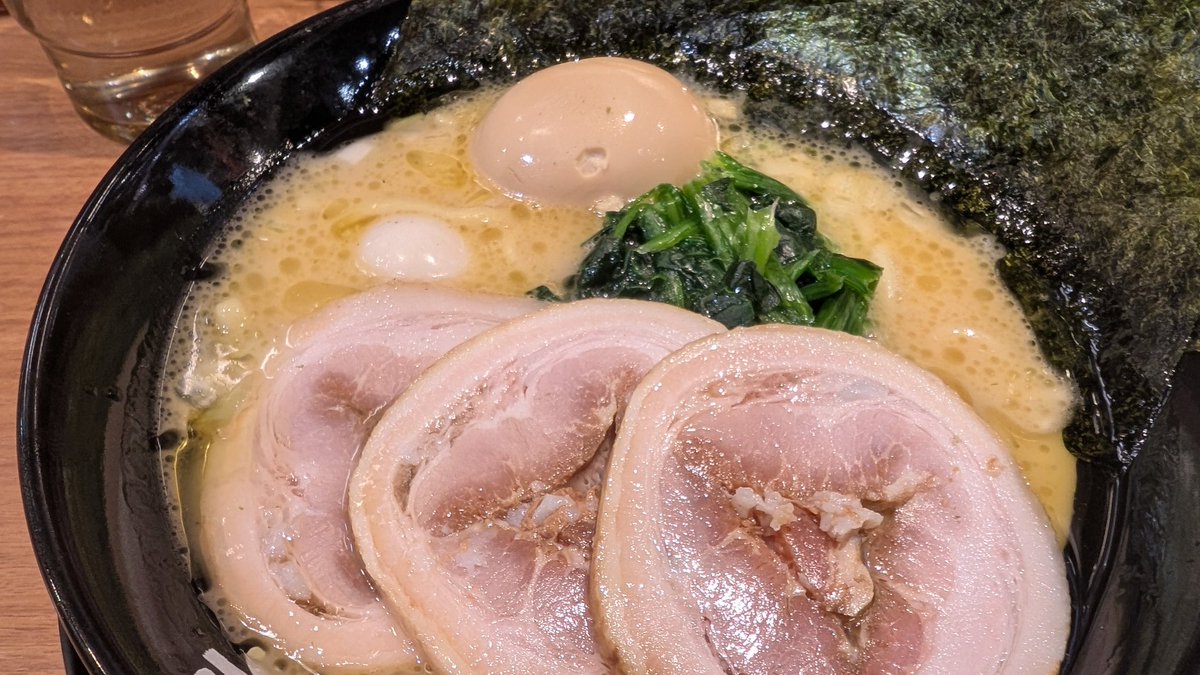 足臭い3人で食いに来た。
うまいけど誰だ靴脱いだの。。