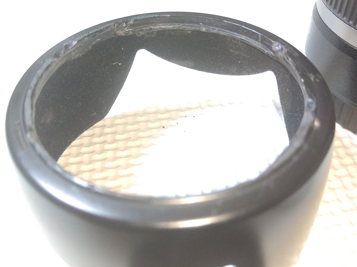 メルカリで5700円からヤフオク!へ移って1900円に下がったので購入。 赤