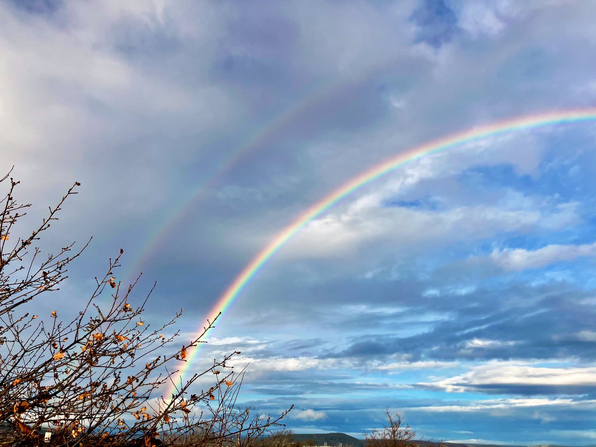 cloudymamma's tweet image. Sunshine and Rainbows Sunday afternoon 

But oh so mild for mid December

Inverness 
Scotland 🏴󠁧󠁢󠁳󠁣󠁴󠁿

#LoveUkWeather #Rainbows #MetOffice