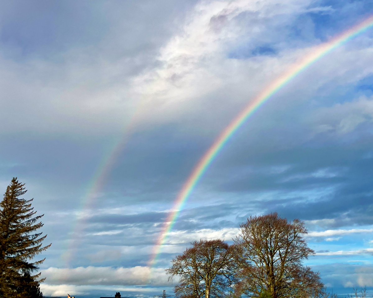 cloudymamma's tweet image. Sunshine and Rainbows Sunday afternoon 

But oh so mild for mid December

Inverness 
Scotland 🏴󠁧󠁢󠁳󠁣󠁴󠁿

#LoveUkWeather #Rainbows #MetOffice