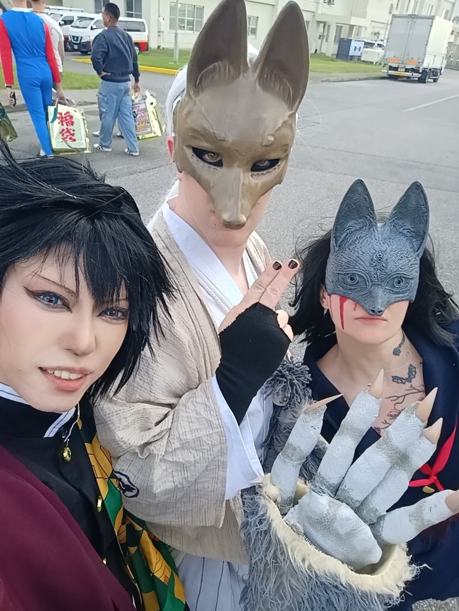 cos_KOYU01's tweet photo. 猛ダッシュして捕まえた推し達🙏🫶💕
SILENTHILL f
寿幸 長身イケメンおにいさん
雛子 胸元のタトゥーがセクシーおねえさん
Thank you for my favorite character! It was great meeting you!
#okicon
#コミコン沖縄 https://t.co/PlCNRUVrby