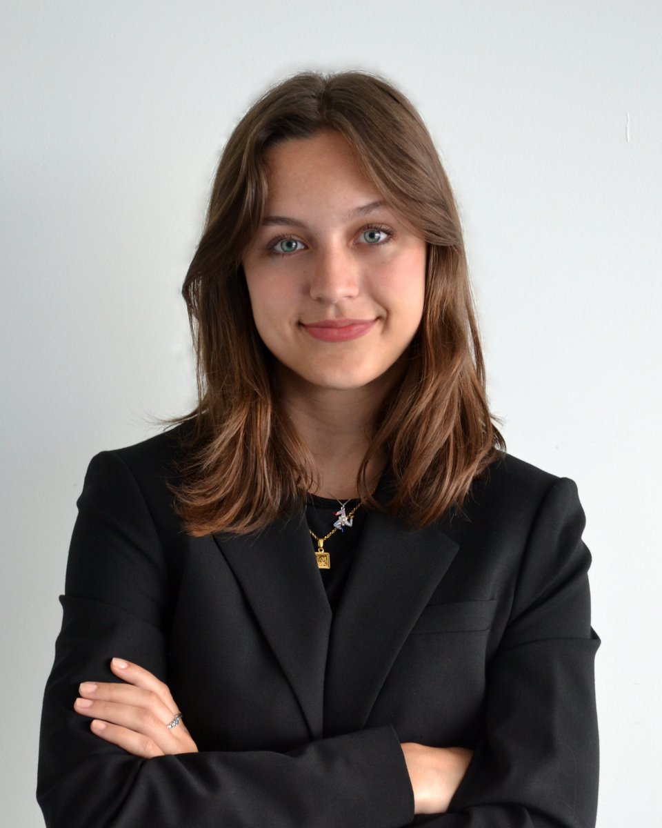 ayezducran's tweet photo. Diagnostiquée avec une MII à 15 ans, Chloé a transformé sa résilience en action. Aujourd’hui lauréate d'une bourse d'études sur les MII d’@abbviecanada, elle est étudiante en médecine et fait du bénévolat dans le domaine des MII.
Lisez son histoire : https://t.co/9o8VGer6Wm https://t.co/VcRN9cl2Oo