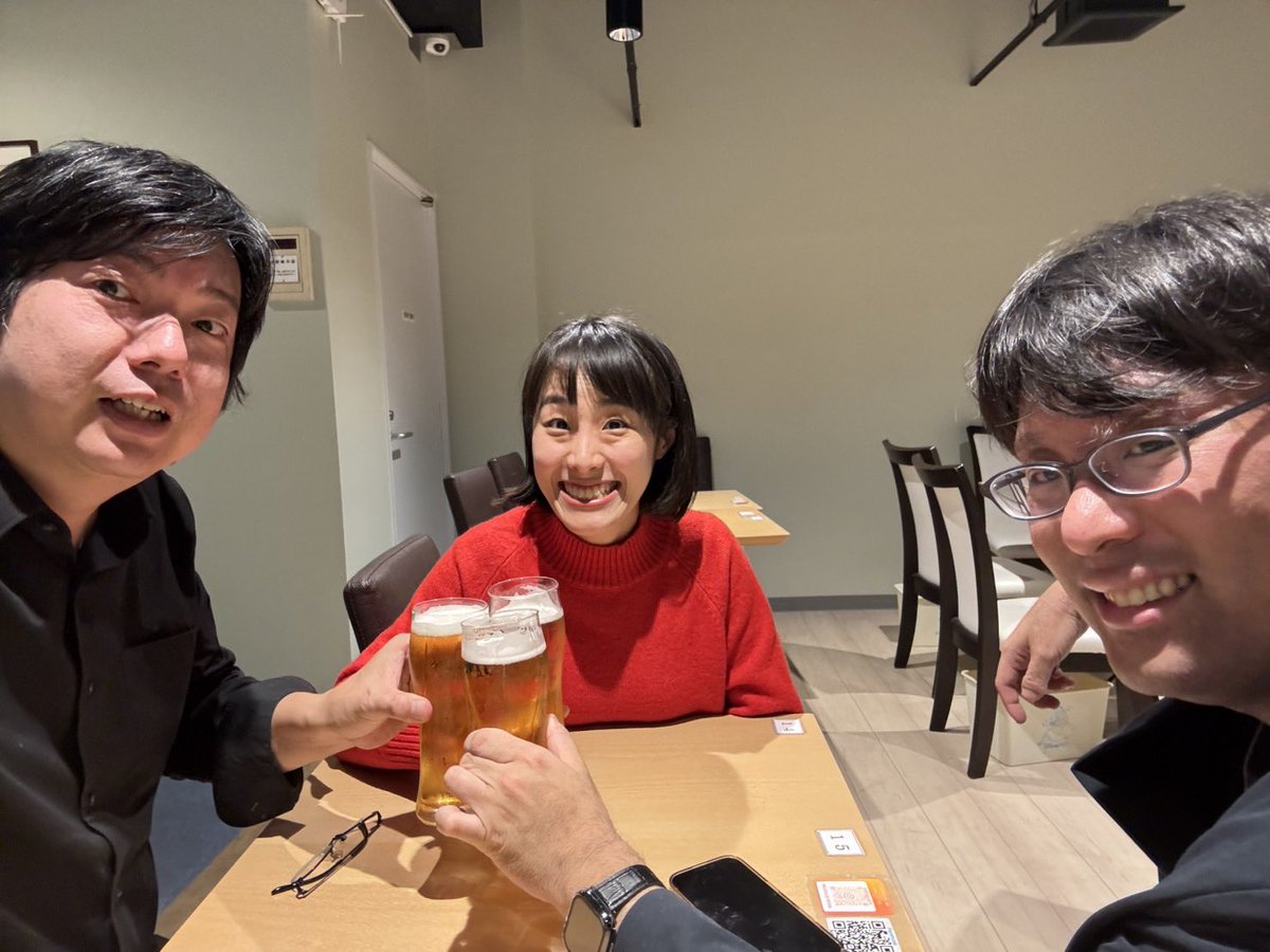 IkkoVn's tweet photo. 年内最後となる TrioLichta 三鷹公演、おかげさまで無事に終演いたしました。
会場に足を運んでくださった皆さま、温かい拍手と集中した空気で音楽を受け止めてくださり、本当にありがとうございました。

一年を締めくくるこの公演で、私たちがこれまで積み重ねてきた時間や思いを、音楽として皆さまと共有できたことをとても嬉しく思っています。
一音一音に耳を傾けてくださる皆さまの存在が、私たち演奏者にとって何よりの支えであり、原動力です。

また、会場スタッフの皆さま、関係者の皆さまのご尽力にも心より感謝申し上げます。
多くの方に支えられて、このコンサートが実現しました。

今年もTrioLichtaの音楽を聴いてくださり、本当にありがとうございました。
来年もさらに深い音楽をお届けできるよう、精進してまいります。
また次の演奏会でお会いできることを、心より楽しみにしております。