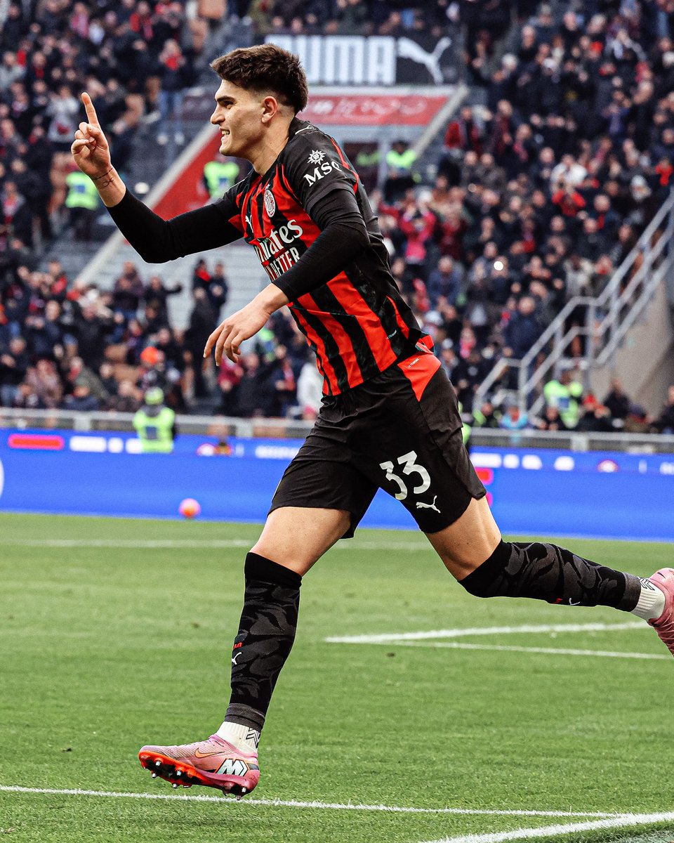 MilanXtra's tweet image. 🤡😹 | 𝐔𝐍𝐁𝐄𝐋𝐈𝐄𝐕𝐀𝐁𝐋𝐄: They even robbed Davide Bartesaghi of the Player of the Match award. 🇮🇹⭐️

What a disgrace of a league. Absolute clowns. Lauriente, who played 𝟯𝟭 𝗠𝗜𝗡𝗨𝗧𝗘𝗦 wins it. Makes sense doesn't it.

#️⃣ | #MilanSassuolo 2-2