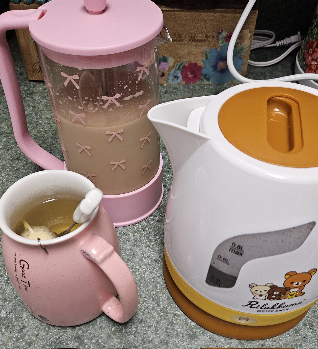 I haven't posted in a hot min but here is all my recent throne gifts!