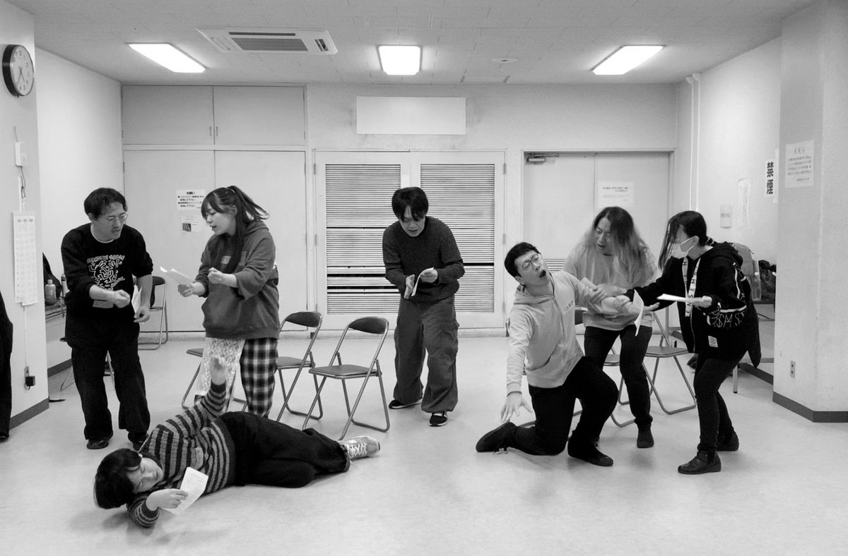 bonvoyageinfo's tweet image. 劇団ボンボヤージュ！
『歌ネタ芝居で遊ぶワークショップ2025』

12/14の回も大盛況で終了しました。
今日も短時間のパワープレイで無理矢理短編を仕上げてみまして、とても面白いものが出来上がりました。

お久しぶりのワークショップシリーズもこれでひと区切り。
ご参加くださったみなさんに感謝！