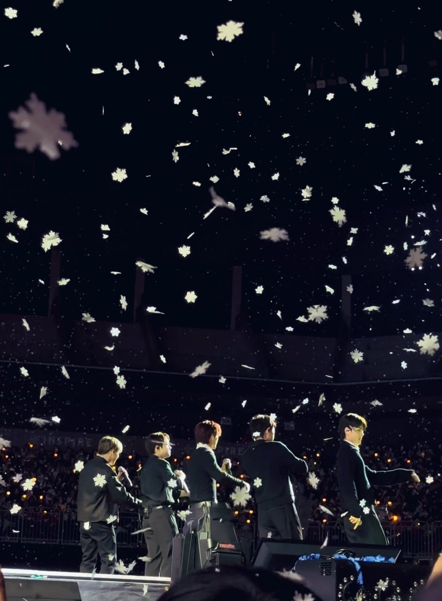 yu_myeon's tweet image. Deciding to wait comes with risks, comes with the knowledge that we can get what we expect or not. It’s hard to understand that life sometimes leads us to path we’ve never thought to walk, with a road full of ups and downs. But every moment, even now, I’ve had always the right to…