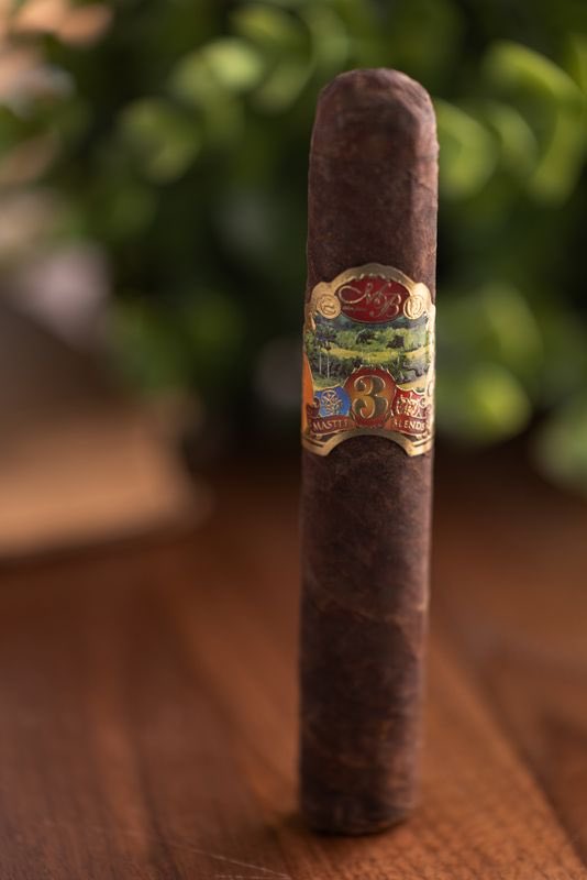 OlivaCigar's tweet image. Day 14 of the Oliva Advent Calendar begins with a classic: the Master Blends 3 Churchill, ideal for sharing with fellow aficionados.
..
#CraftedWithPassion #cigarlife
#olivacigars #cigaraficionado #craft
#cigarlover
