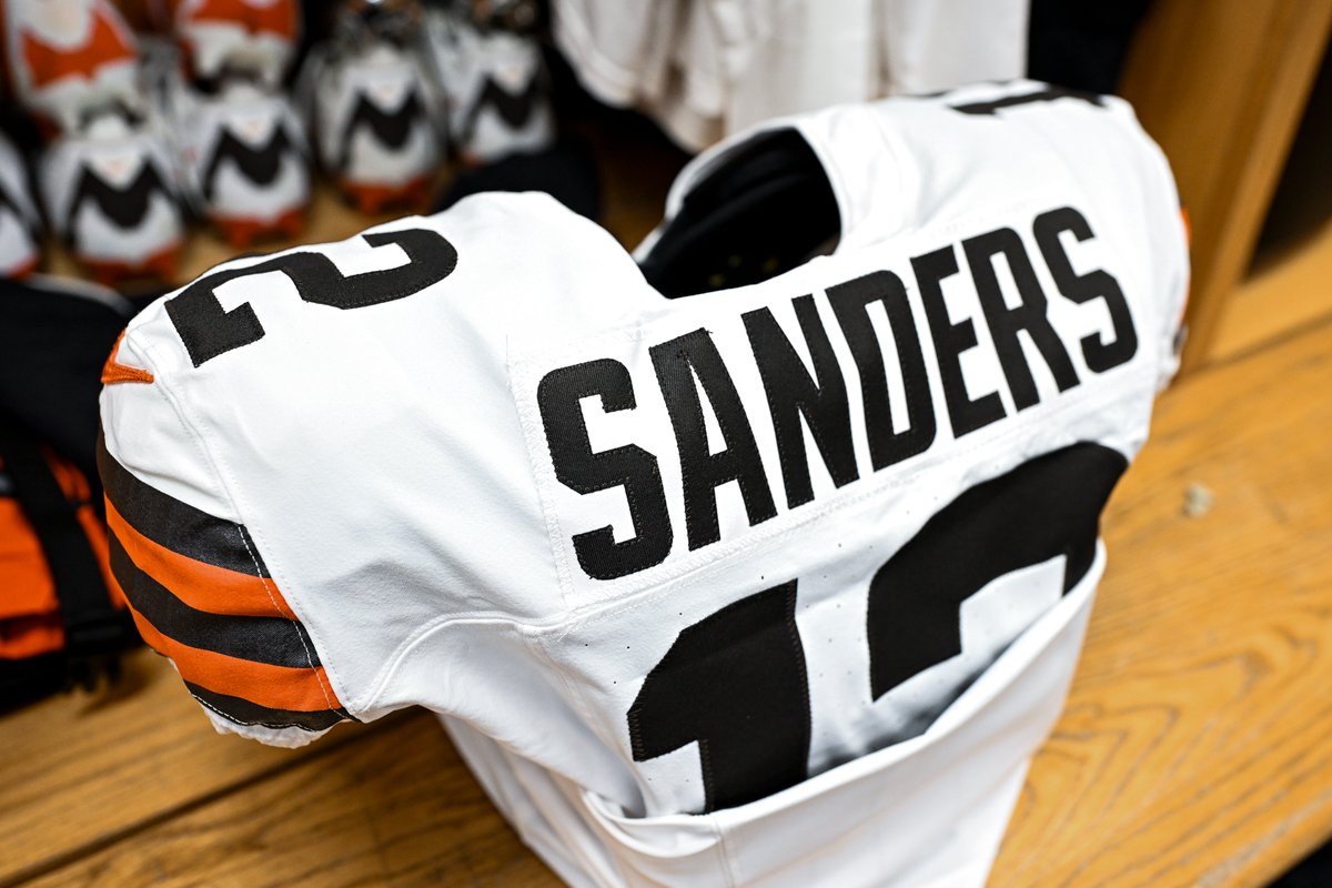 Browns's tweet photo. rookies ready to rock https://t.co/s0fB4mnPNZ