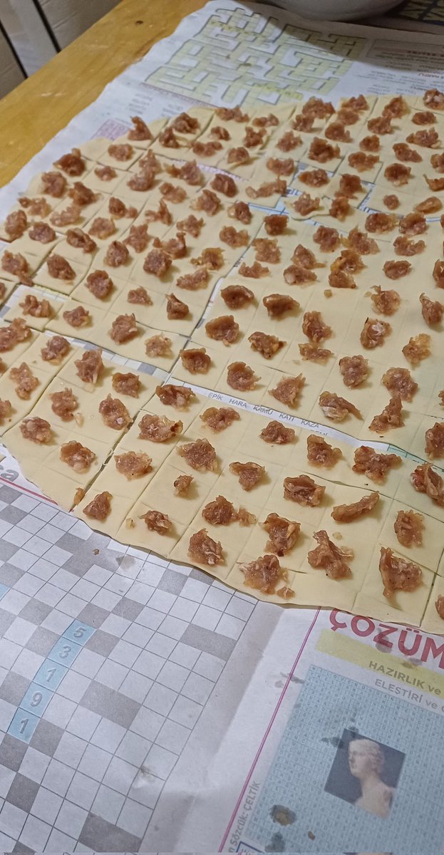 Hem mantı yapıyorum hem de bulmaca çözüyorum bizim genel kültürün kaynağı