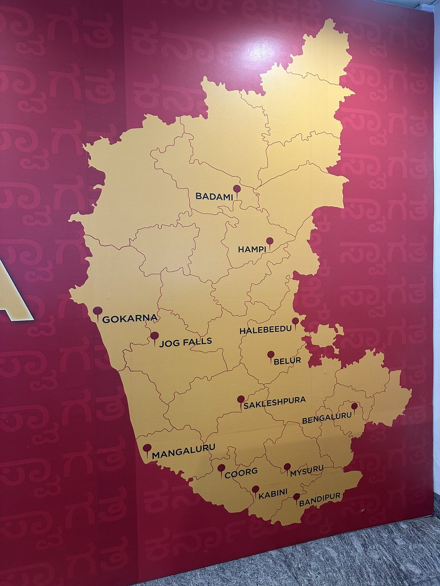 Sharath_BG's tweet photo. “ಇದ�� ಬೆಂಗಳೂರು ಕೆಂಪೇಗೌಡ ಅಂತರಾಷ್ಟ್ರೀಯ ವಿಮಾನ ನಿಲ್ದಾಣದ T1 arrival ಬಳಿ ಕಾಣಿಸಿಕೊಂಡ ಪೋಸ್ಟರ್”. 

ಬೇಲೂರು – ಹಳೇಬೀಡು ಸ್ಥಳ ಗಳನ್ನು
ತಪ್ಪಾಗಿ ತೋರಿಸಲಾಗಿದೆ. 
@BLRAirport @CMofKarnataka @MyGovKarnataka https://t.co/i5qMrRXMBf