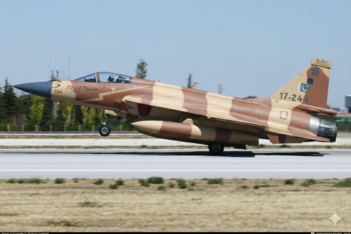 altfoxb's tweet image. I posted these pictures from my previous account on the possibility of seeing top tier fighters in desert camouflage. Here its again. Treat for avgeeks.