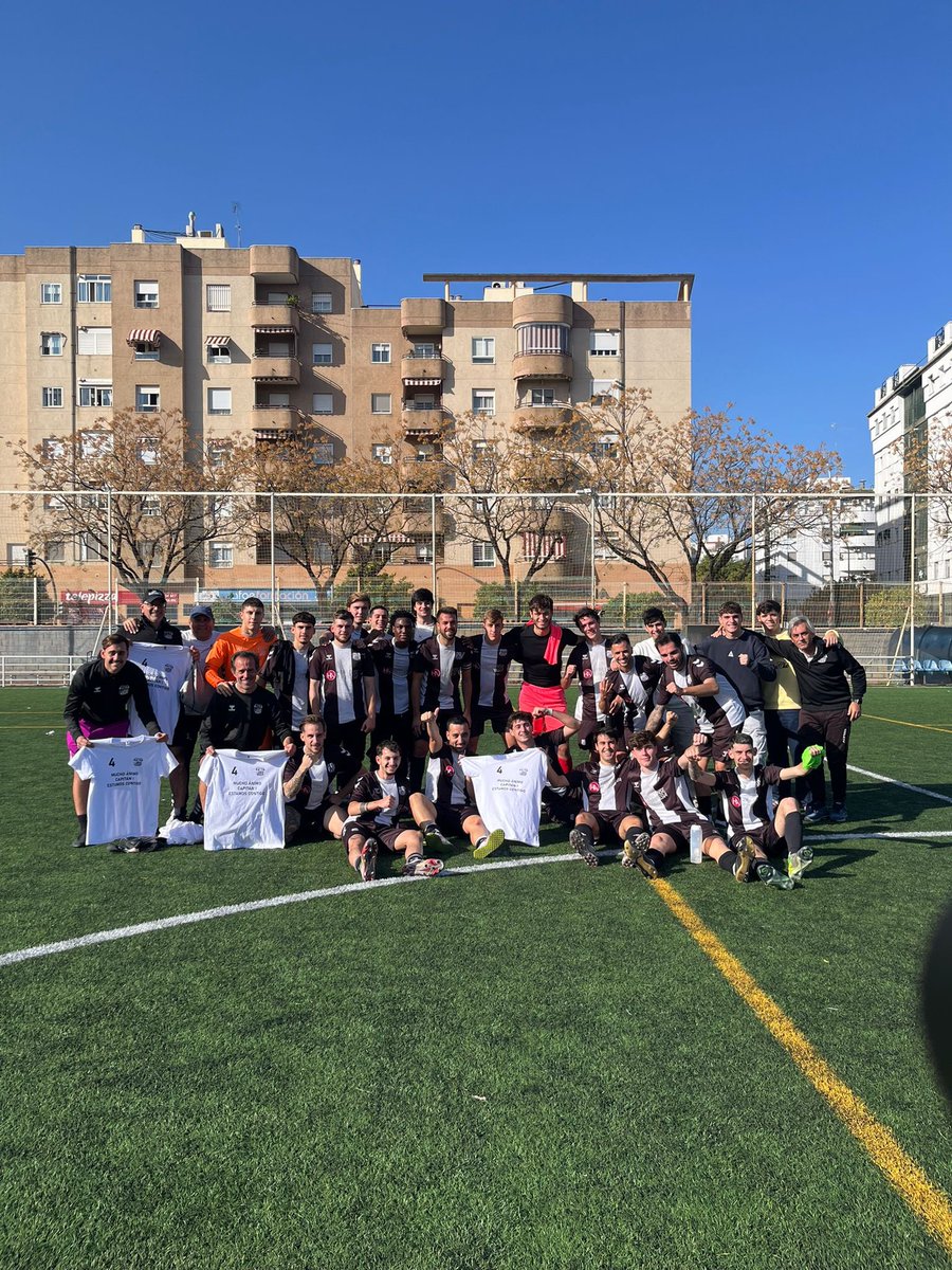 #CalaveraCF 

✅ ¡TRIUNFO CON REMONTADA PARA CERRAR EL 2025 COMO LÍDERES!

🏴‍☠️ Melendi volvió a sonar gracias a los goles de Guanche y Juanma, que dieron la vuelta al tanto inicial del <a href="/UDBellavista75/">Unión Deportiva Bellavista</a>.

🖤4️⃣ ¡ESTA TAMBIÉN VA POR TI, <a href="/ser4nucho/">Serafin Nuñez</a>!