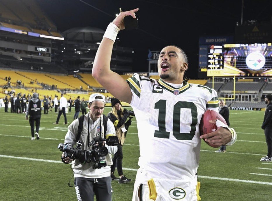 GBPdaily's tweet image. Rise and shine folks… 

Today is the day the Packers end the Broncos 10-game win streak &amp;amp; cement themselves as Super Bowl favorites 💪😤👏 

#GoPackGo