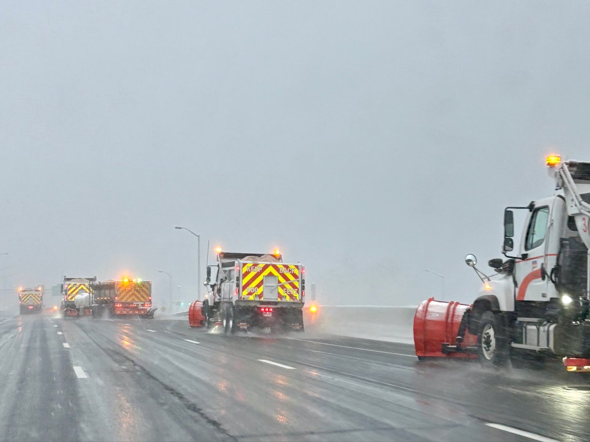 CTDOTOfficial's tweet image. Our snow fighting fleet is out in full force this morning, with hundreds of trucks out across the state ❄️ If you’re heading out this morning, please remember drivers have an important role to play — use caution, slow down, and don’t crowd the plow. 

#CTDOT #DontCrowdThePlow