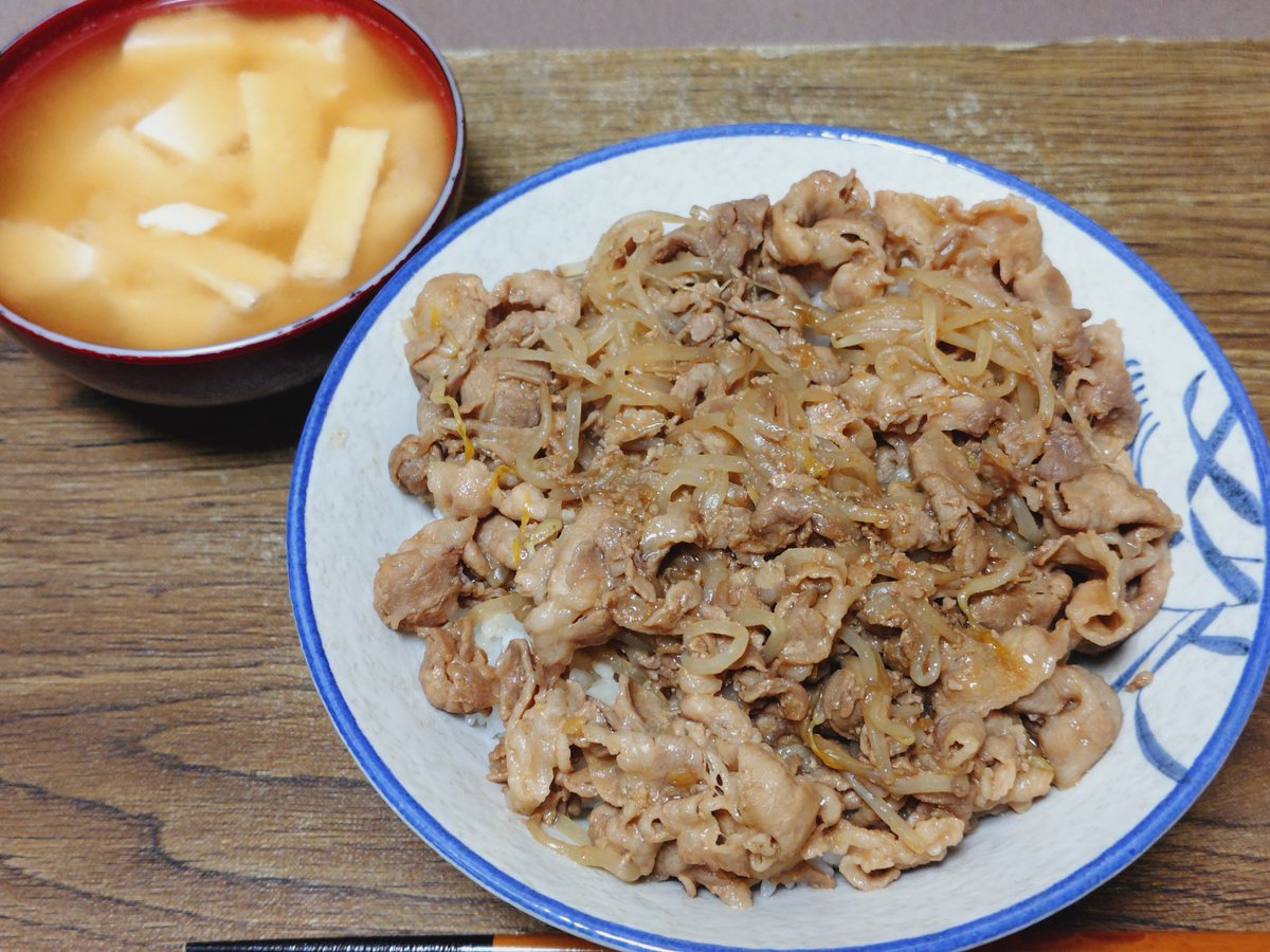 ArthurD_7's tweet photo. 最近自炊してみたものまとめ。
豚丼、鮭のムニエルっぽいの、豚丼、ゆで豚にわさびダレかけたやつ。
豚ばっかり食ってるな。

#飯テロ神くー団 https://t.co/jgtlFkf5DK